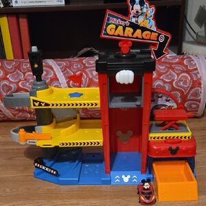 Disney Mickey's JUNIOR Garage Playset – Red, Yellow & Blue Car Playset